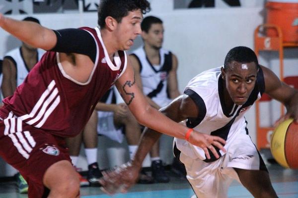 Sub-19 brigou, mas acabou perdendo por dois pontos de diferena