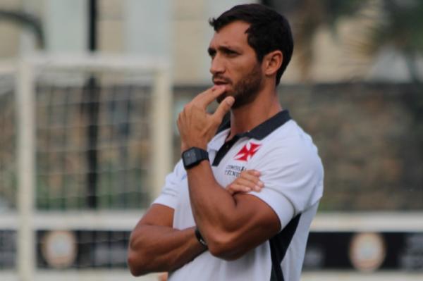 Rodney Gonalves observa atuao do Vasco na Colina