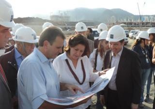 Ao lado do prefeito vascano: Miriam confirma acordo com Vasco