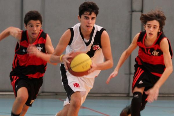 Sub-13 est invicto na competio