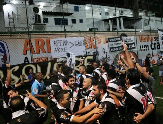 Jogadores vascanos comemoram o ttulo da Copa Rio