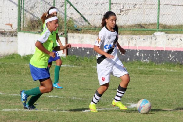 Estefani Gregrio em ao contra o Aliados