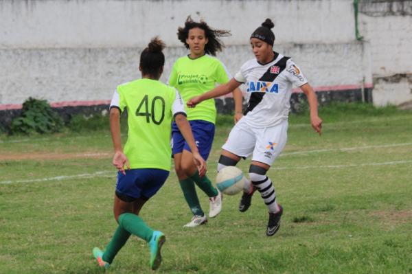 Las Veloso balanou as redes duas vezes