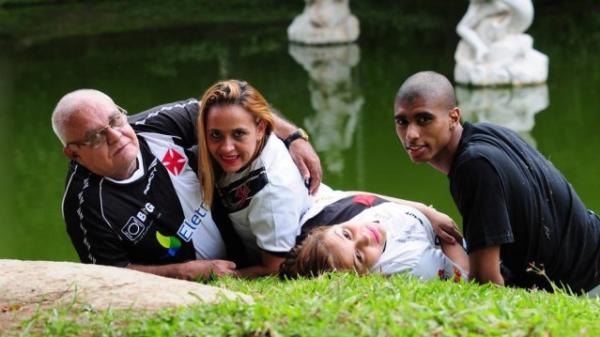 Famlia de vascanos no gostou de ver o time atuando domingo de manh