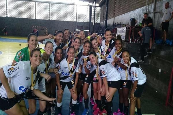 Time feminino se sagru campe ao derrotar o Niteri