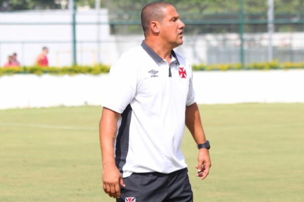 Mrio Jorge, tcnico do Sub-15 do Vasco