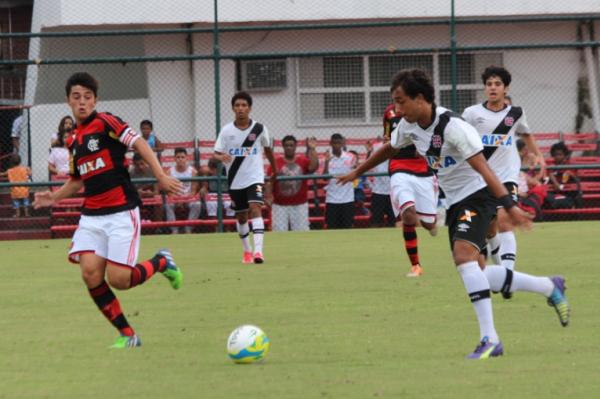 Artilheiro do sub-17, Hugo Borges foi decisivo no clssico
