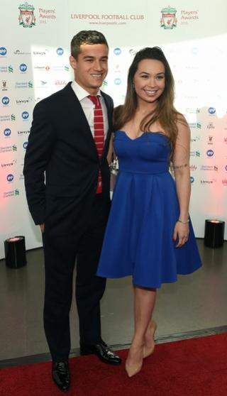 Philippe Coutinho e a esposa Aine chegam ao evento 