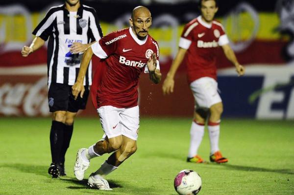 O volante Guiaz vestiu a camisa do Inter por seis temporadas.