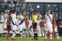 Rodrigo recebe carto amarelo