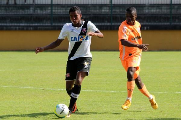 Victor Csar foi o autor do gol do triunfo cruzmaltino