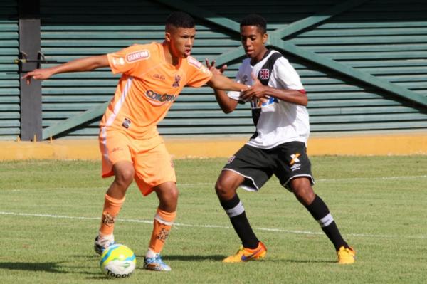 Miranda evitou gol do Nova Iguau nos primeiros minutos