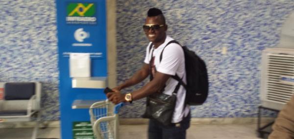 Riascos chegou ao Rio de Janeiro nesta tera-feira, e deve assinar contrato com o Vasco