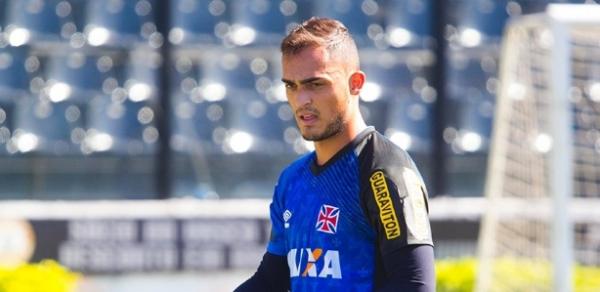 Goleiro Charles ter sua primeira oportunidade como titular entre os profissionais