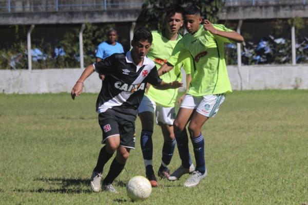 Roger Ribeiro em ao contra o Bonsucesso