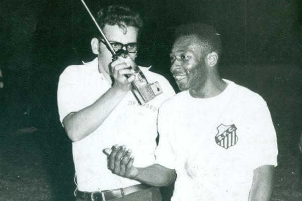 Pel  entrevistado aps a goleada sobre o Santa. O Rei fez dois gols. Um deles, para alguns, foi o milsimo