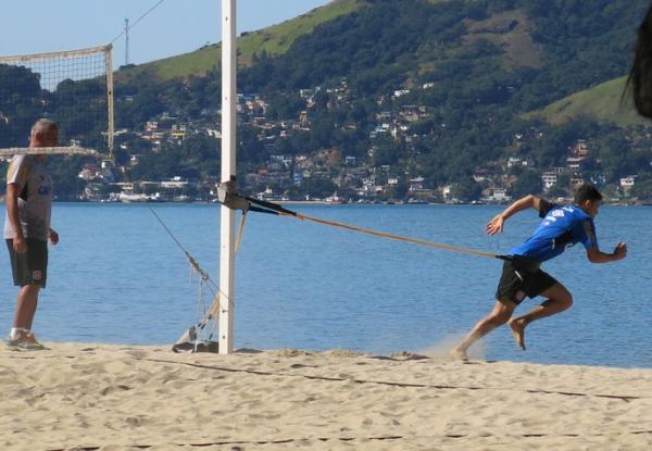 Eder Luis tambm participou dos treinos fsicos da manh desta quinta em Mangaratiba