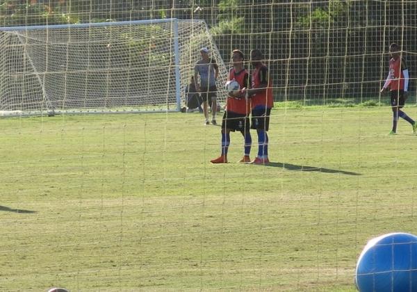 Diguinho e Julio Cesar durante o treinamento do Vasco