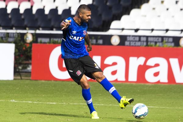 Christianno na atividade que visa melhorar posse de bola