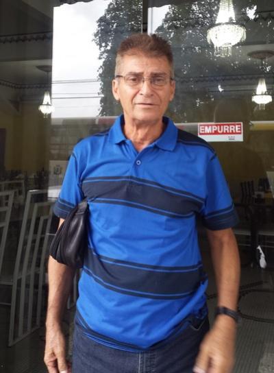 Jair Pereira foi almoar na sede do Vasco e brincou com os jornalistas 