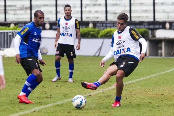 Romarinho e Jlio Csar no treino desta tera-feira