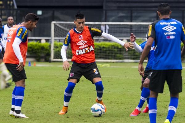 O argentino Emanuel Biancucchi no treinamento em So Janurio