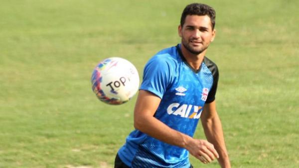 Atacante Gilberto bateu boca com o goleiro Jordi nesta tera-feira