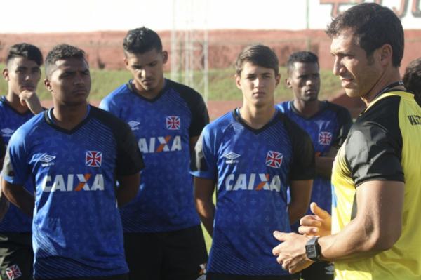 Rodney conversou com jogadores antes da atividade