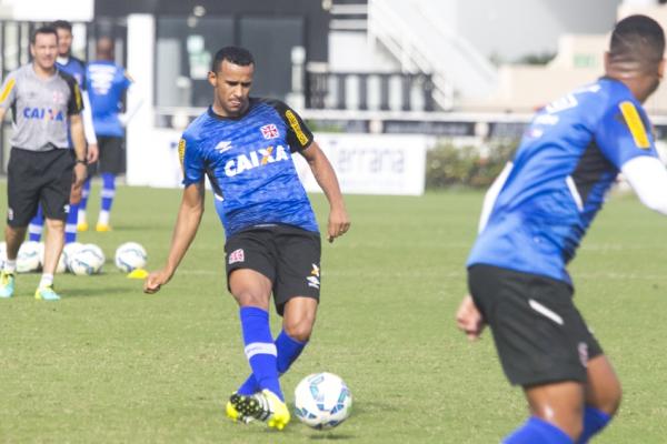 Serginho durante atividade desta quarta (17), em So Janurio
