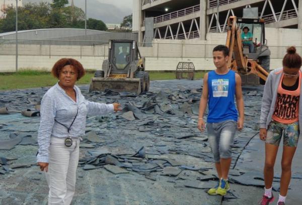 Atletas se deparam com a pista anexa do Engenho destruda ao chegarem para treinar