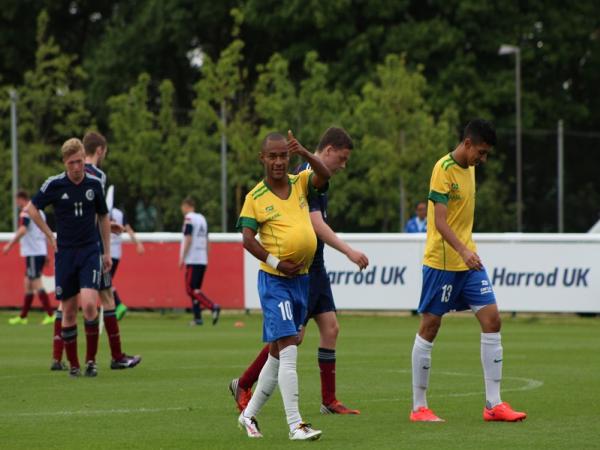 Wanderson comemora homenageando a esposa grvida de 3 meses