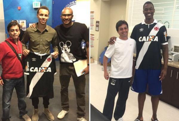 Alex Evangelista com Leandrindo, Curry e Barnes com as camisas do Vasco na Califrnia