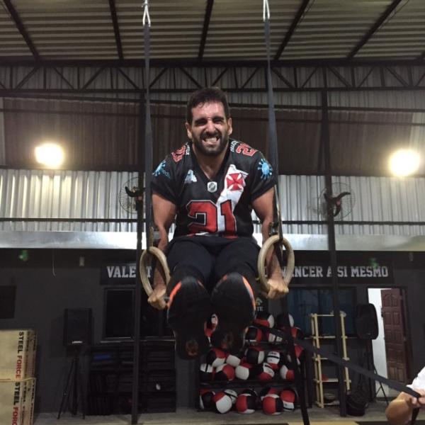 O jogador Leduc Fauth, do time de especiais praticando Crossfit