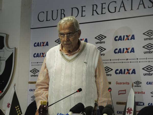 Vapt-vupt: em p e em apenas um minuto, Eurico confirma Andrezinho e diz que mais reforos viro