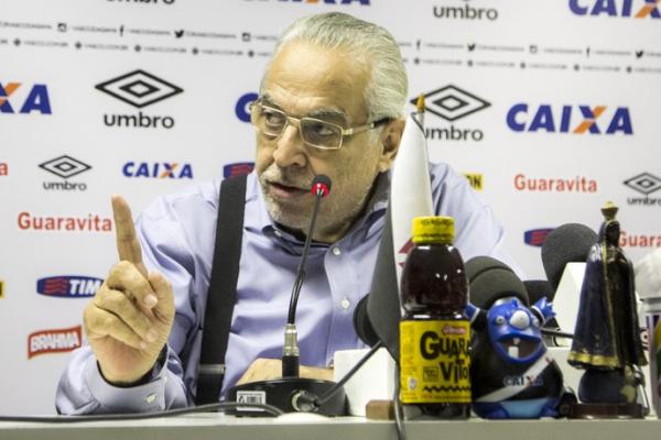 Eurico Miranda fala sobre R10 durante apresentao de Celso Roth