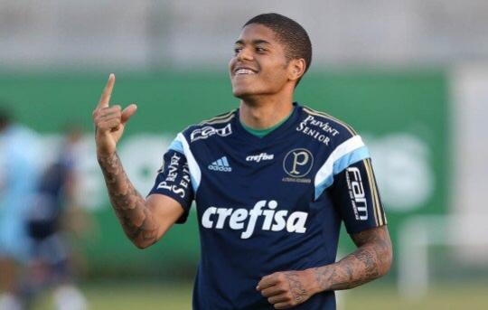 Atacante passou por cirurgia no p esquerdo em janeiro