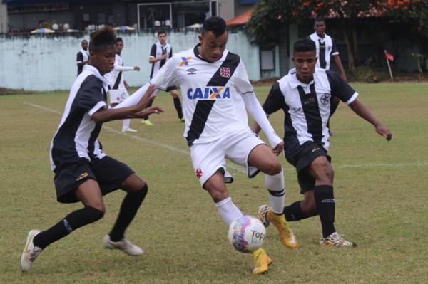 Mrcio atuou pela segunda vez como lateral-direito