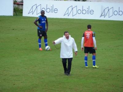 Celso Roth exigiu de jogadores em treino