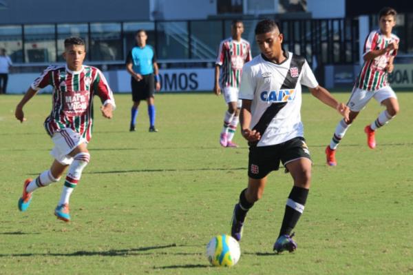Zagueiro Mateus Lus em ao contra o Fluminense