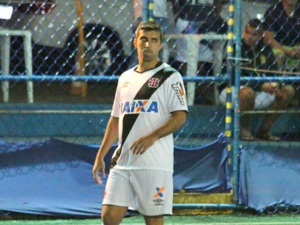 Kadu marcou seu primeiro gol com a camisa do Vasco da Gama, seu time do corao