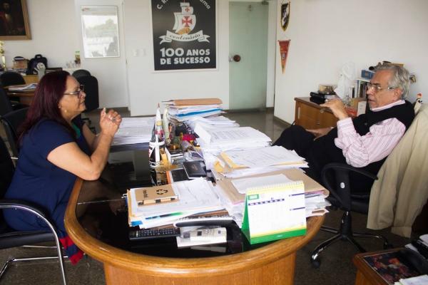 Tereza Borba e o Presidente Eurico Miranda no gabinete da Presidncia