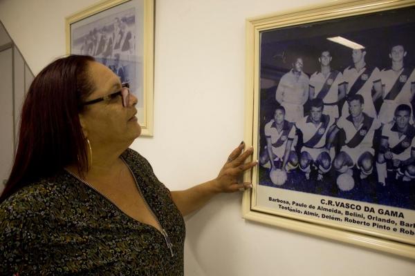 Saudosa, Tereza relembra o pai no pster de Campeo em So Janurio