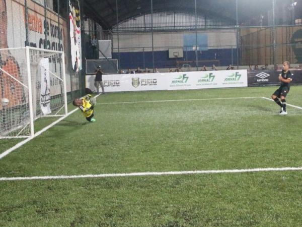 De pnalti, Felipe marcou o stimo gol do Vasco na partida