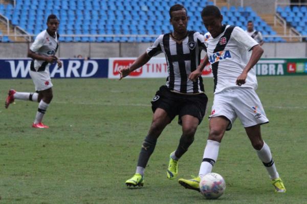 Joo Victor quase deixou sua marca no segundo tempo