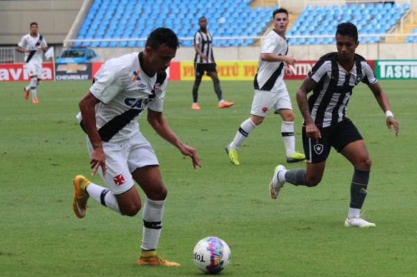 Mrcio voltou a se destacar na lateral-direita