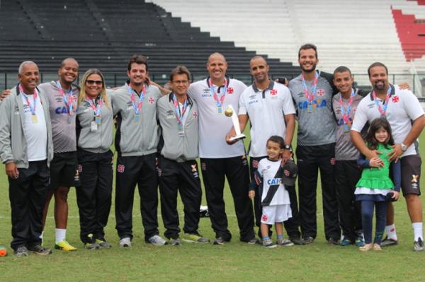 Comiss�o t�cnica n�o escondeu alegria ap�s o apito final