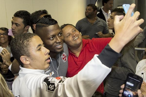 Riascos atende torcedores