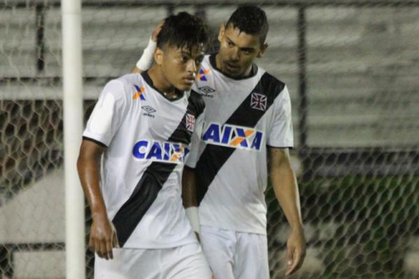 Evander e Lucas Barboza marcaram os gols vascanos