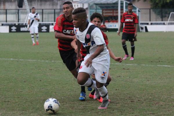Lorran deu passe para o primeiro gol do jogo
