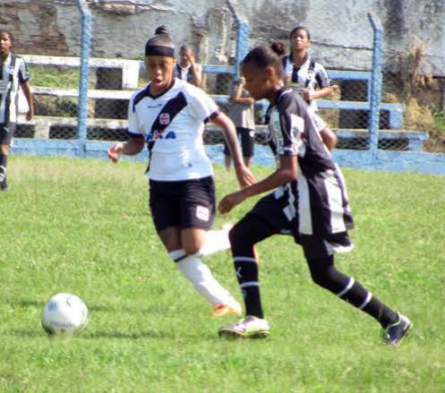Verso feminina do dolo R10, Ronaldinha  uma das esperanas de gols do Vasco